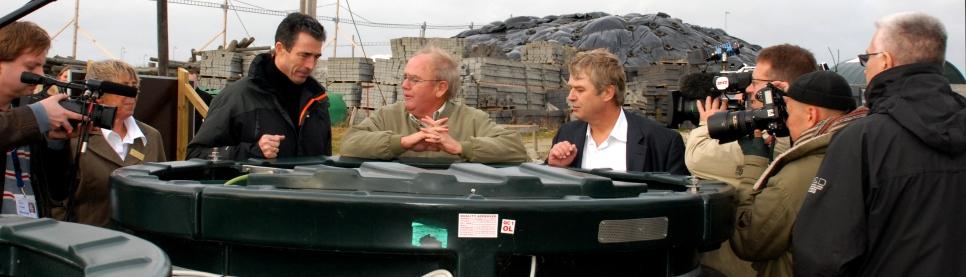 Former Danish Prime Minister and NATO Secretary General inspects a BioKube with BioKube's founder, Peter Taarnhøj